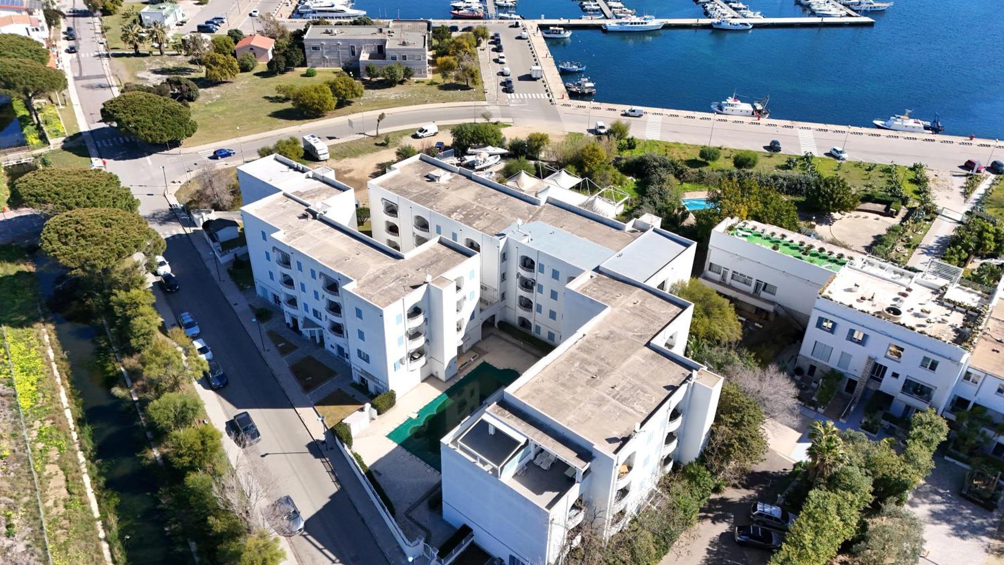Le Residenze Blu Sardinia Aparthotel La Caletta Buitenkant foto